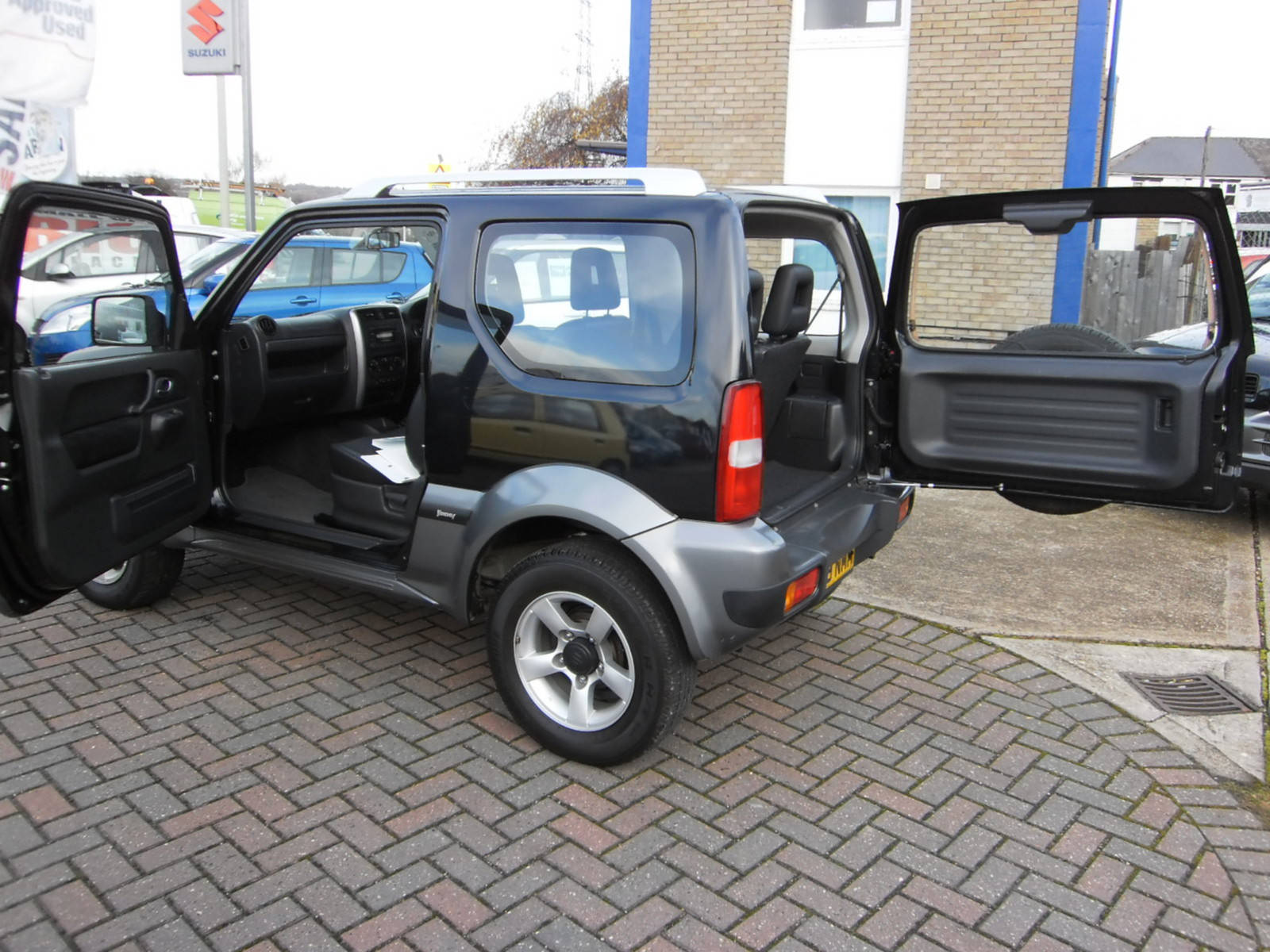 Suzuki Jimny JLX Plus image 4