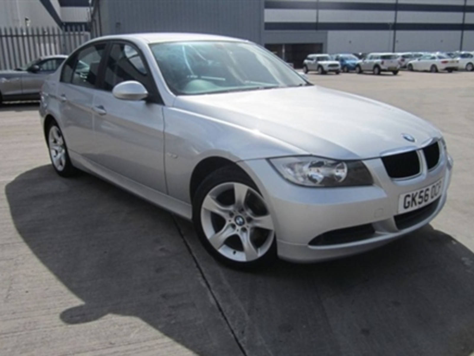 BMW 3 Series 2.0 318i ES Saloon Petrol Silver at H & D Motors Watford 