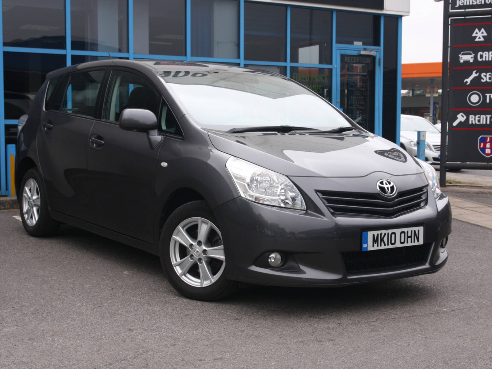 Toyota Verso 1.8 TR V-matic MPV Petrol Grey